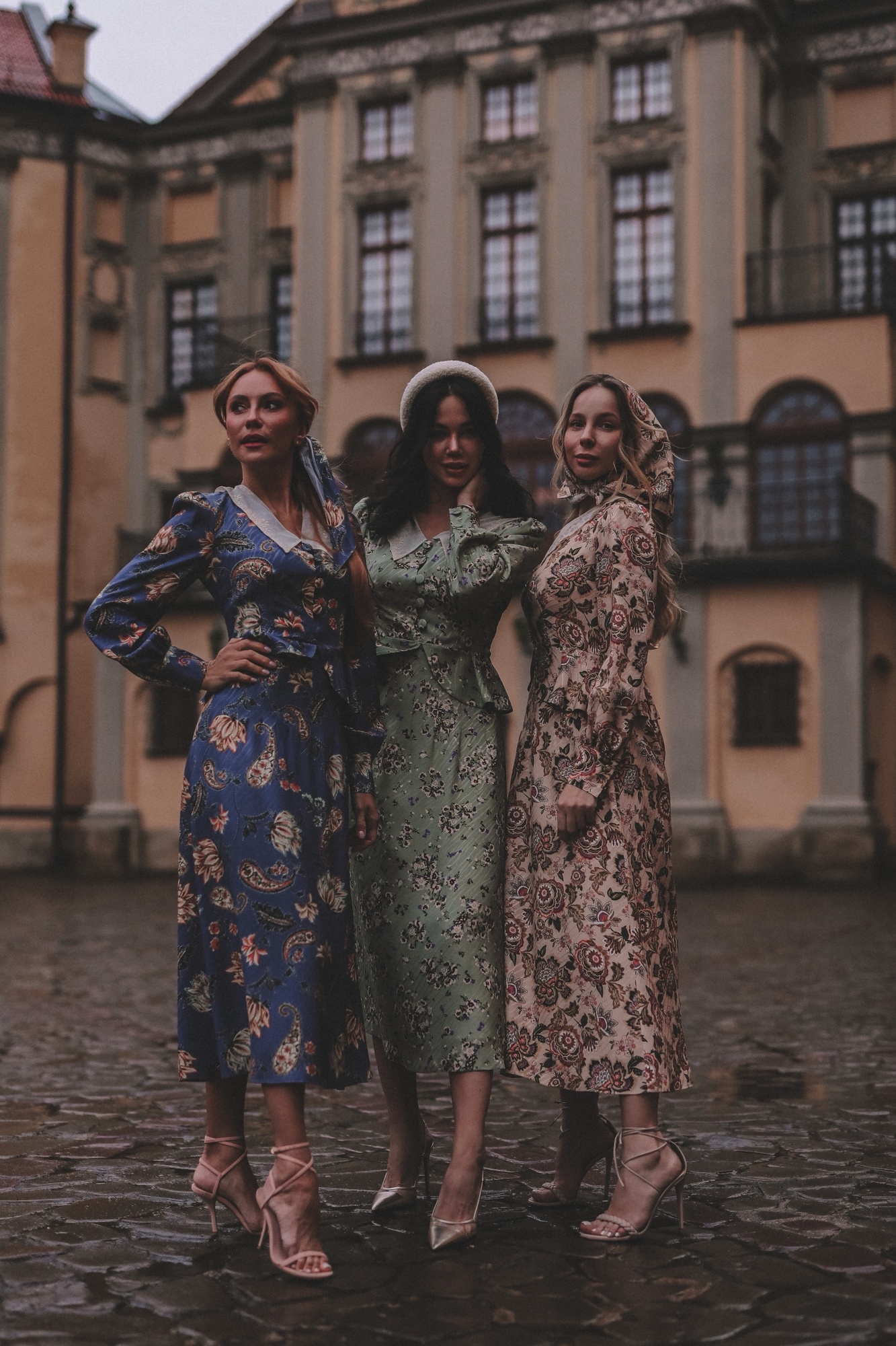 ЦВЕТОЧНОЕ ПЛАТЬЕ С БАСКОЙ