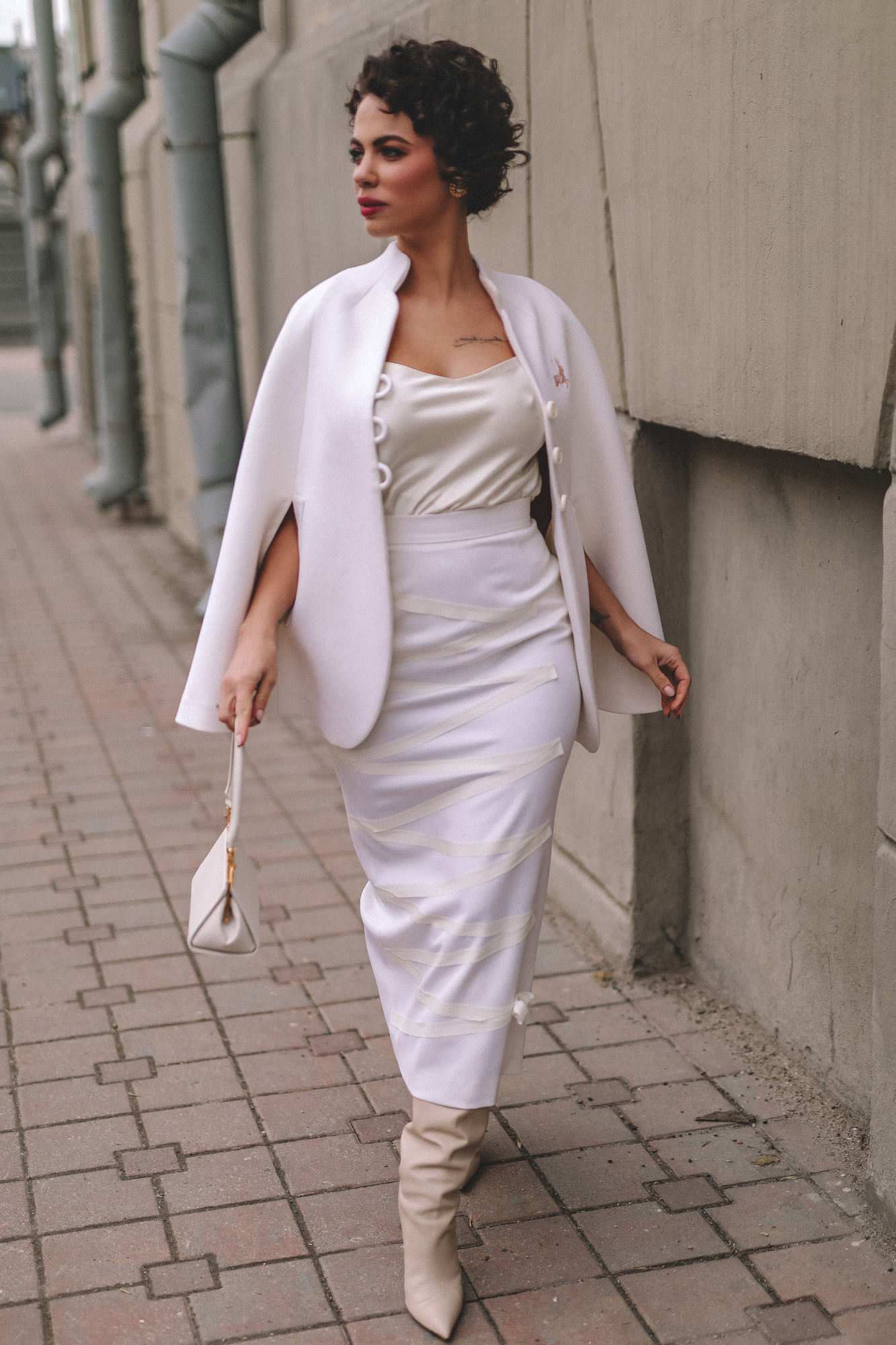 МОЛОЧНАЯ ЮБКА-КАРАНДАШ С ЛЕНТАМИ