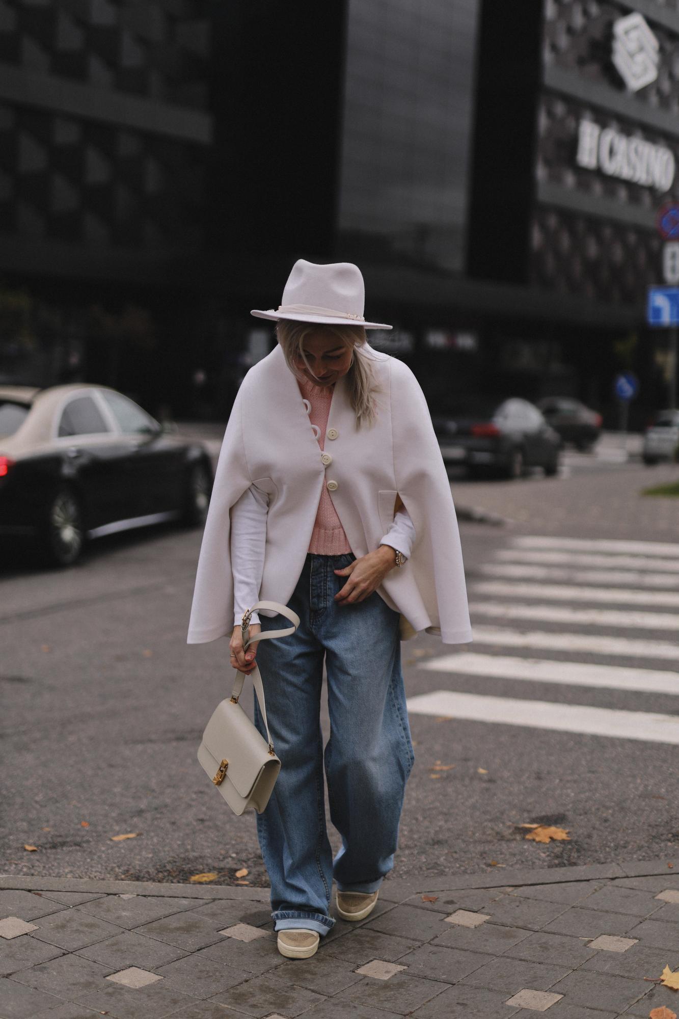 МОЛОЧНЫЙ КЕЙП СО СТОЙКОЙ