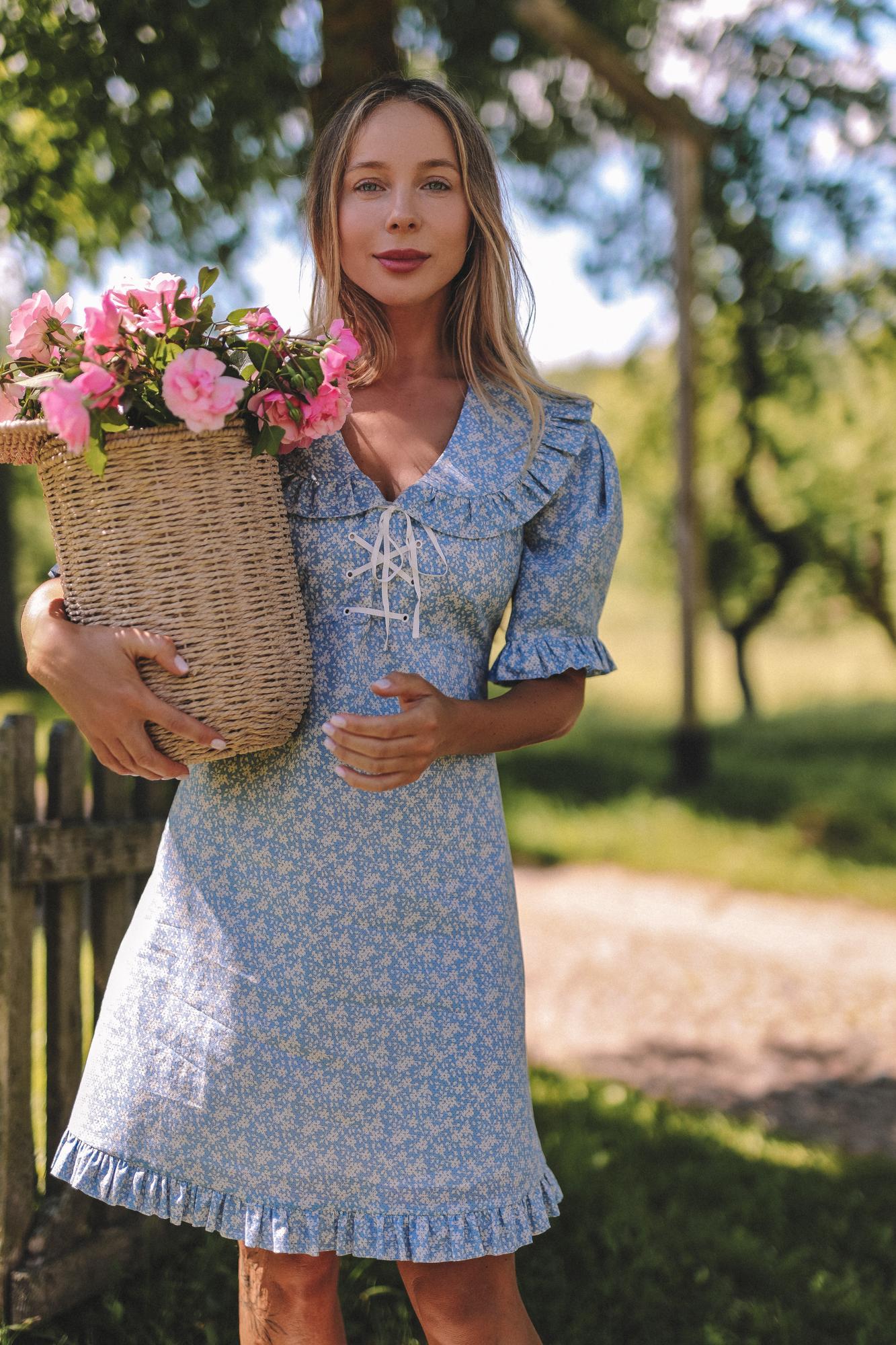 ЦВЕТОЧНОЕ ПЛАТЬЕ СО ШНУРОВКОЙ