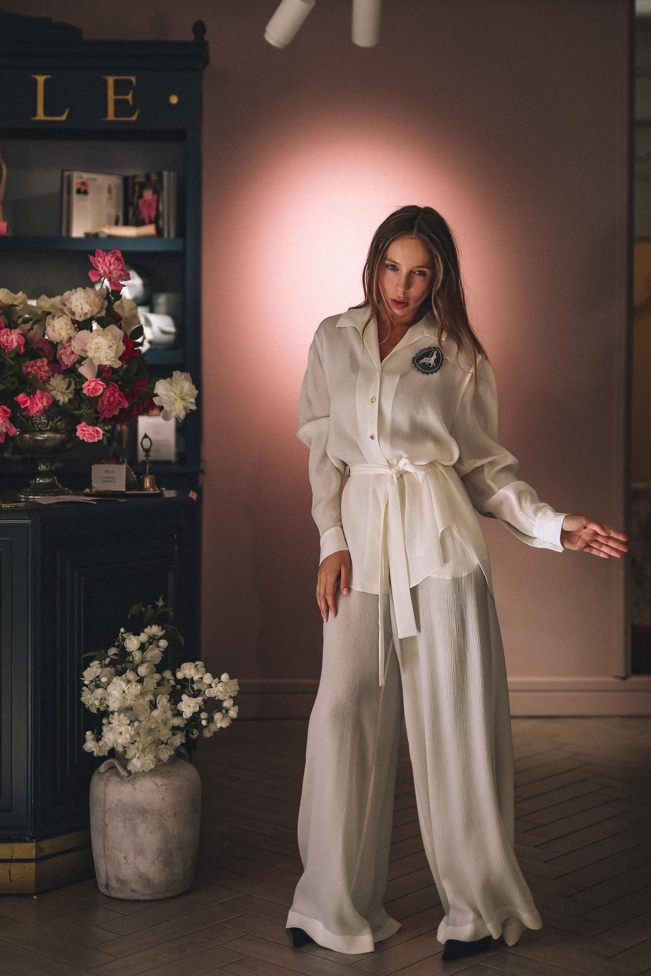 БРЮЧНЫЙ МОЛОЧНЫЙ КОСТЮМ