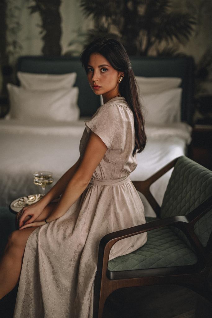 ПЛАТЬЕ НА ЗАПАХ ИЗ ШЁЛКА С НАБИВНЫМИ ЦВЕТАМИ