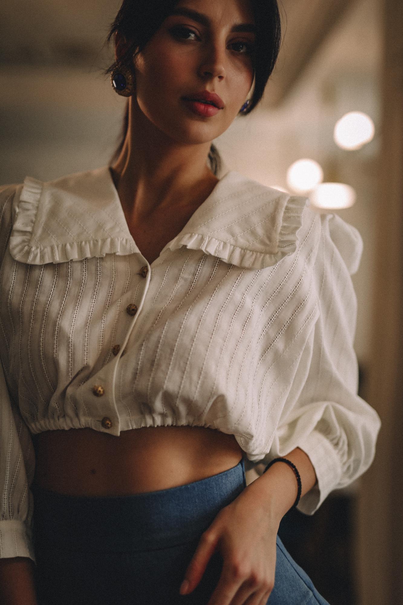 УКОРОЧЕННАЯ БЛУЗА ИЗ ШИТЬЯ