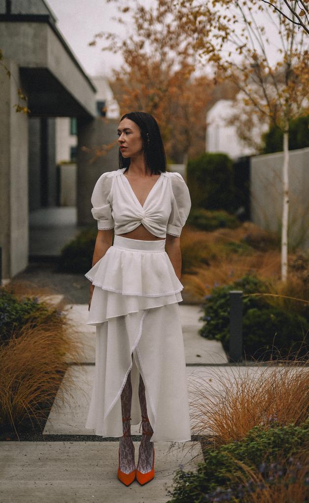 КОСТЮМ С ВОЛАНАМИ И КРУЖЕВОМ