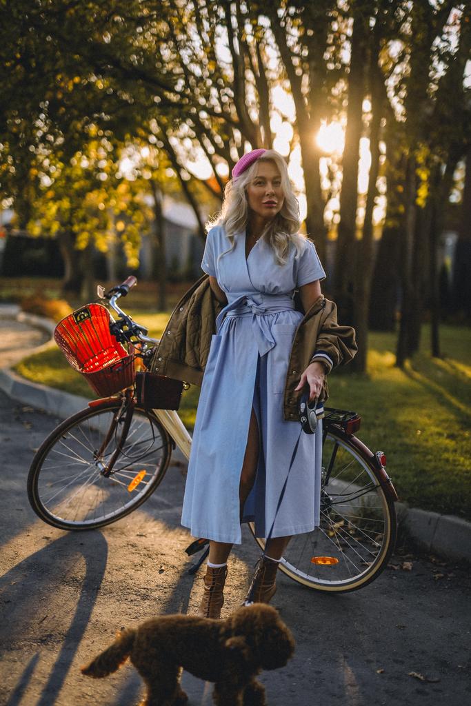 ПЛАТЬЕ НА ЗАПАХ СО СТОЙКОЙ