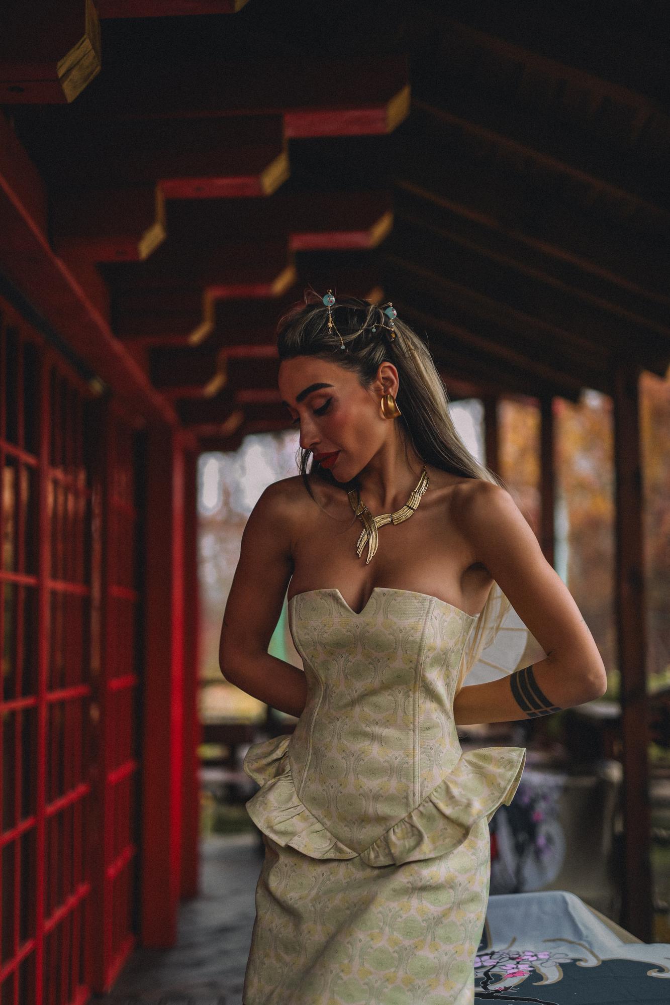 КОРСЕТНОЕ ПЛАТЬЕ МИНИ С РЮШАМИ