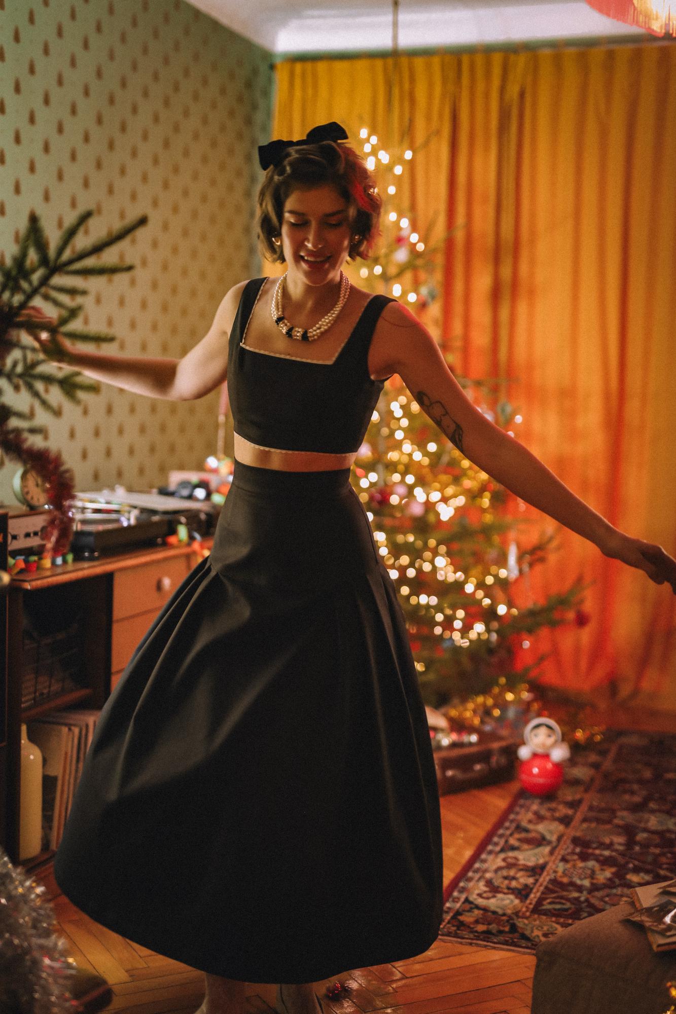 ГРАФИТОВЫЙ КОСТЮМ ИЗ ТОПА И ЮБКИ МИДИ