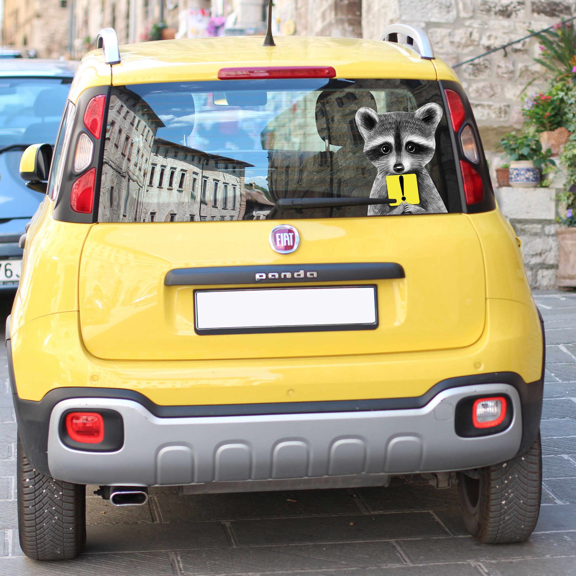 Енот - начинающий водитель - стикер на машину