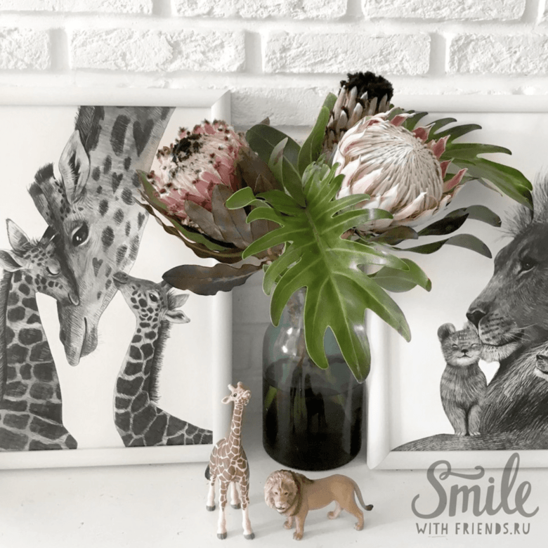 Постер Мама жираф с детьми на светлом фоне купить в интернет магазине