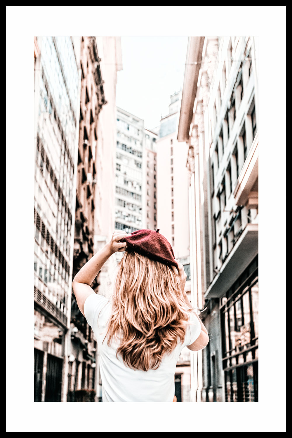 Постер Девушка В Городе