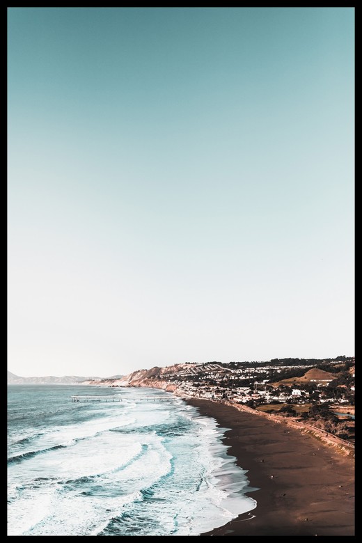 Постер Темный Берег Моря