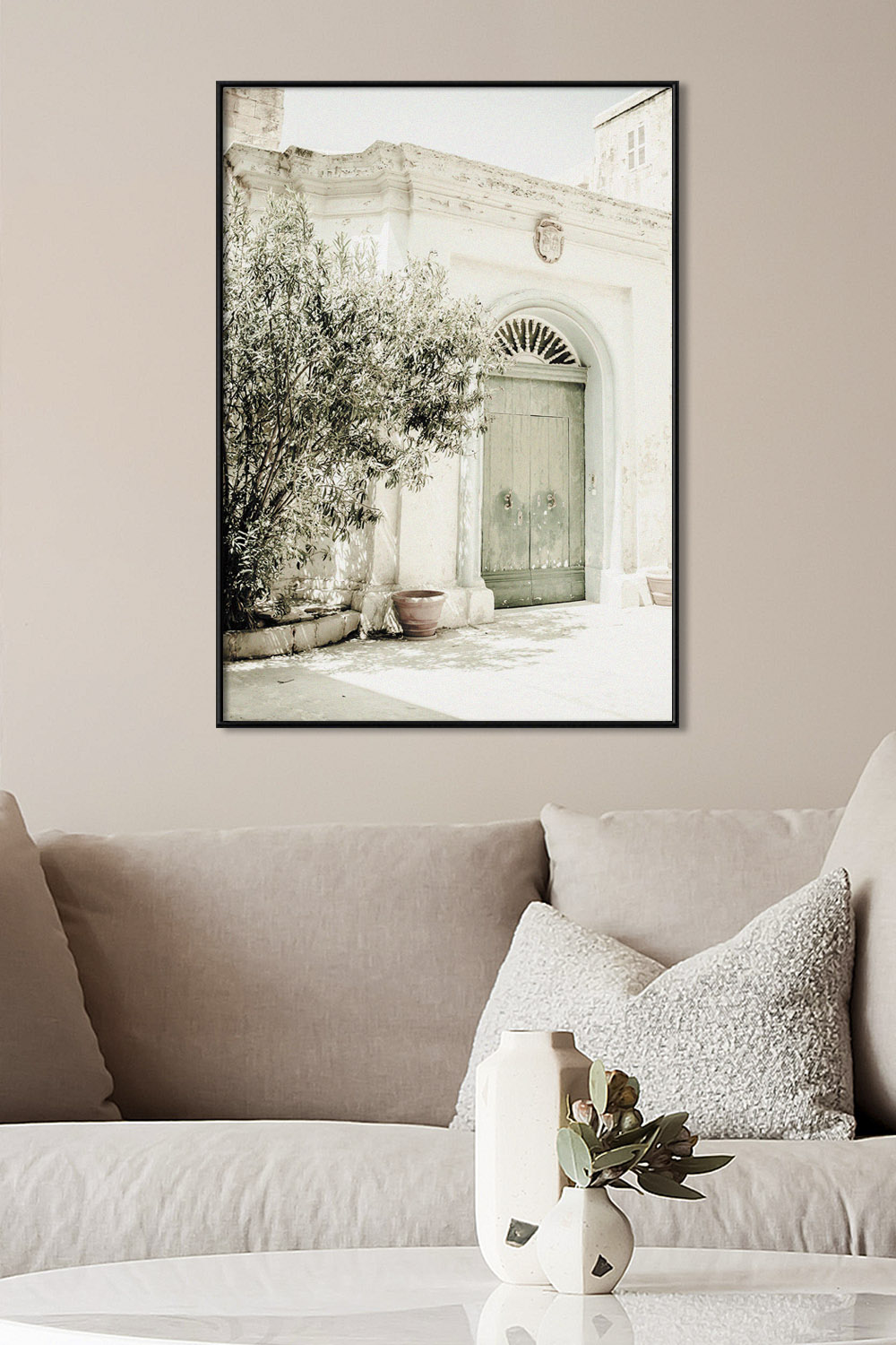 Постер Вход В Старое Здание