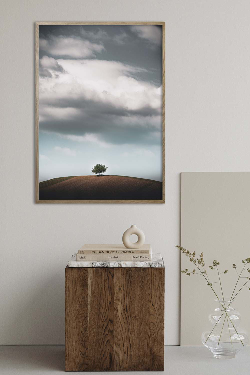 Постер Дерево На Холме