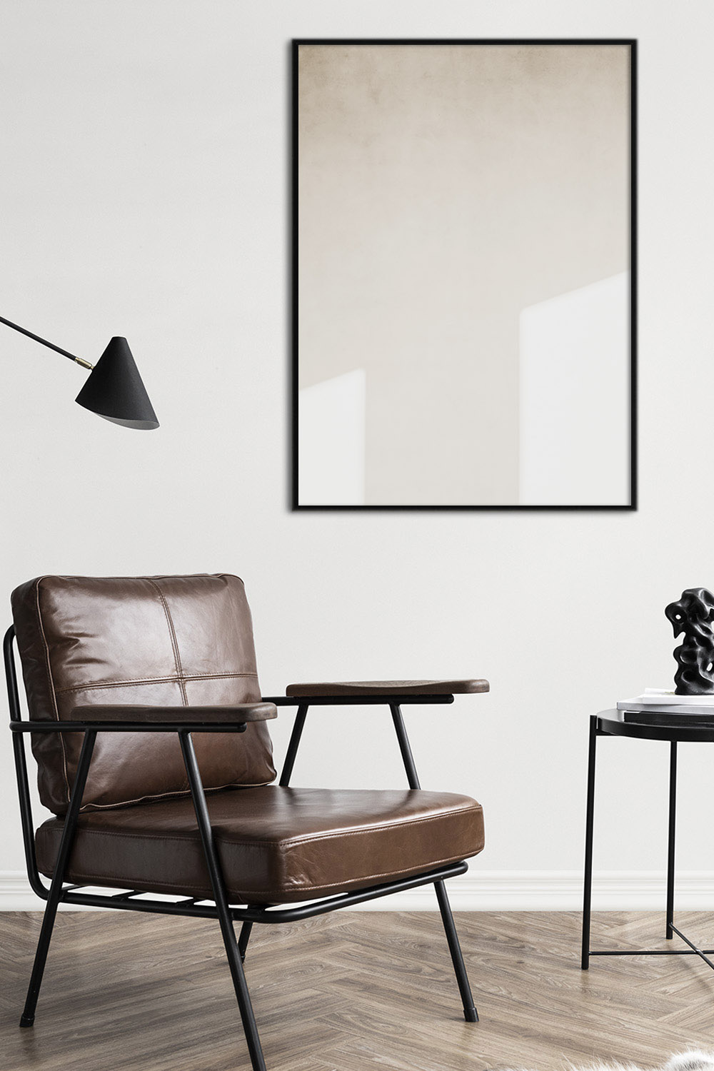 Постер Тень На Стене