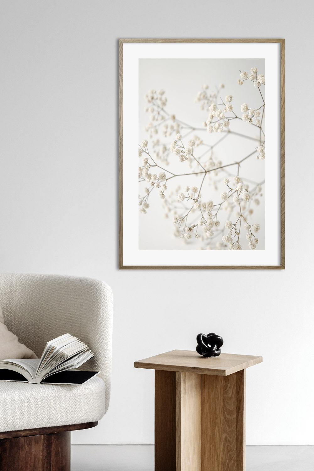 Постер Ветка С Белыми Цветами