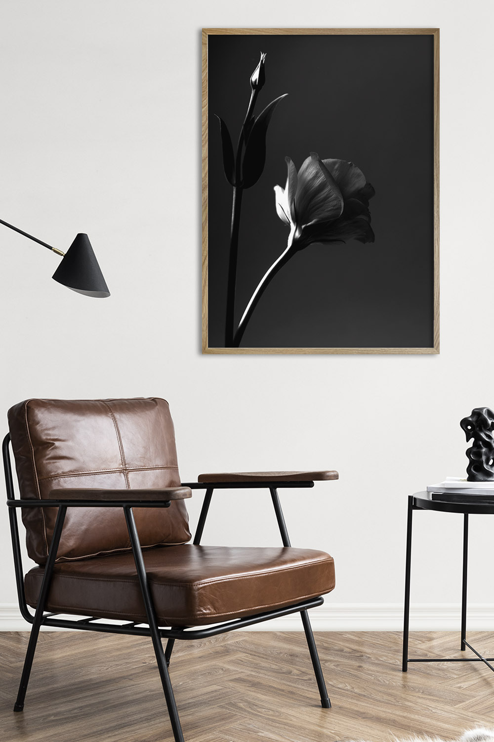 Постер Цветок На Темном Фоне