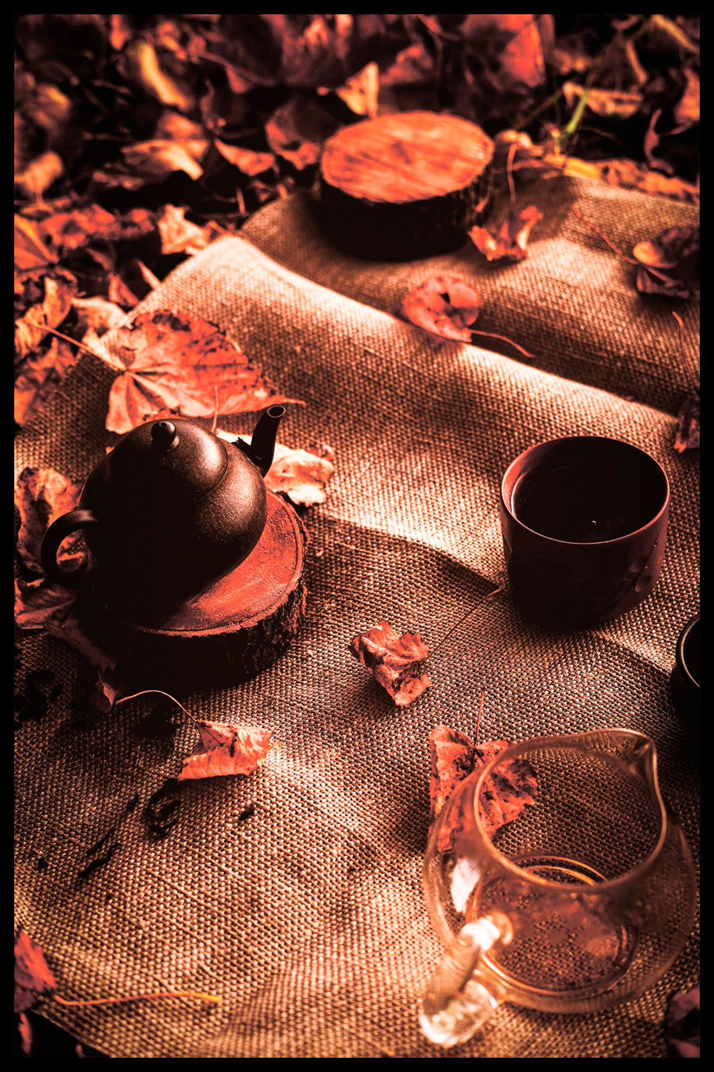 Постер Посуда В Листьях