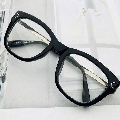 Имиджевые очки прозрачные в черной оправе