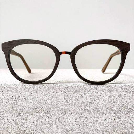 Прозрачные очки под дерево