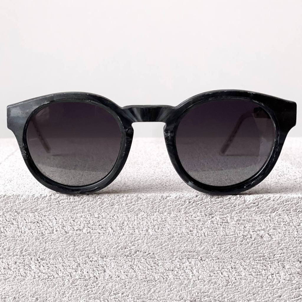 Солнцезащитные очки из переработанного пластика