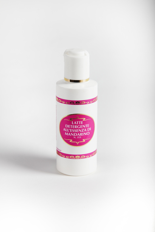 ОЧИЩАЮЩЕЕ МОЛОЧКО С МАНДАРИНОМ LATTE DETERGENTE ALL'ESSENZA DI MANDARINO N.353