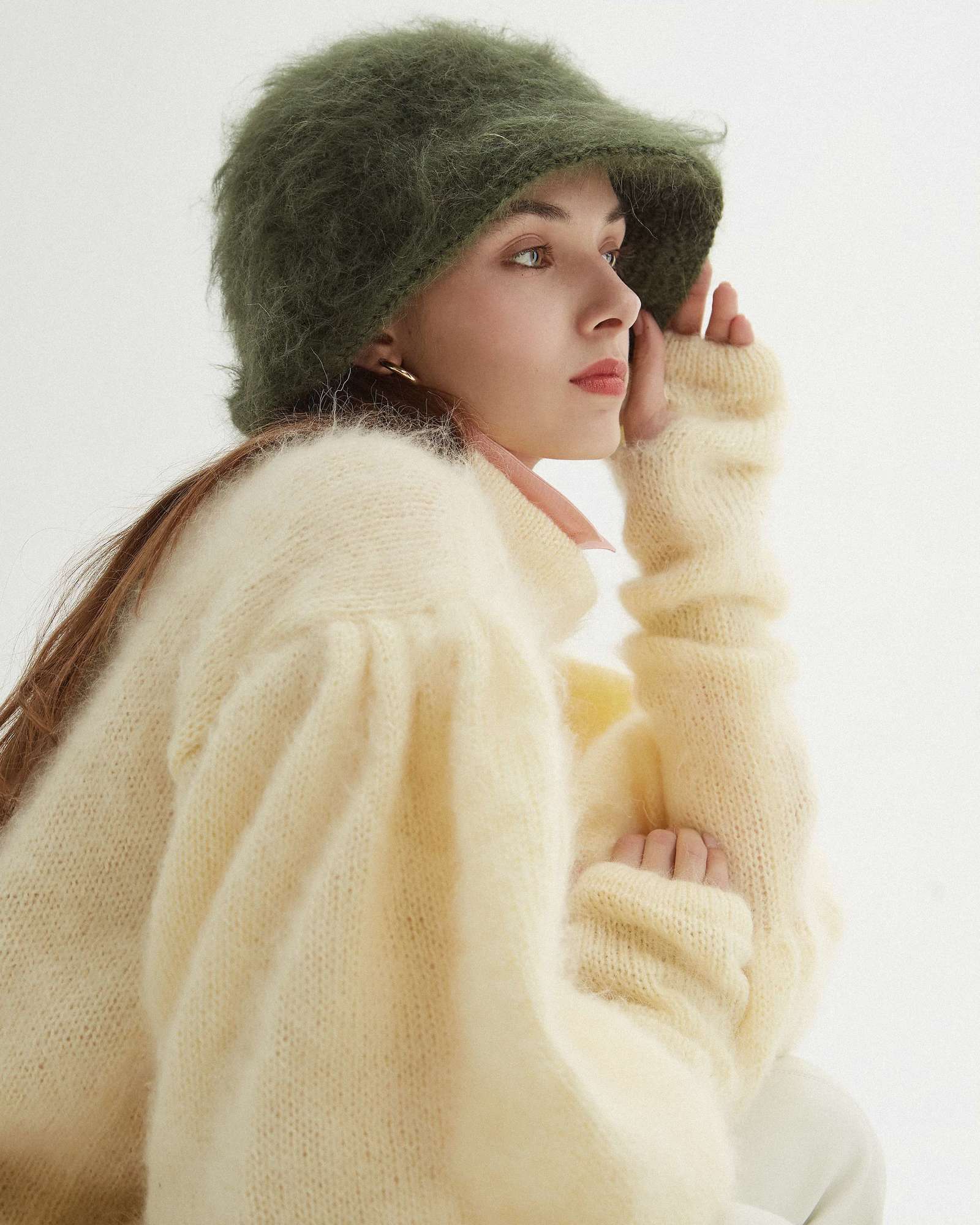 Сливочный свитер