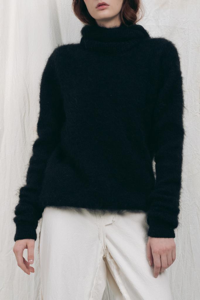 Свитер черный  с балаклавой