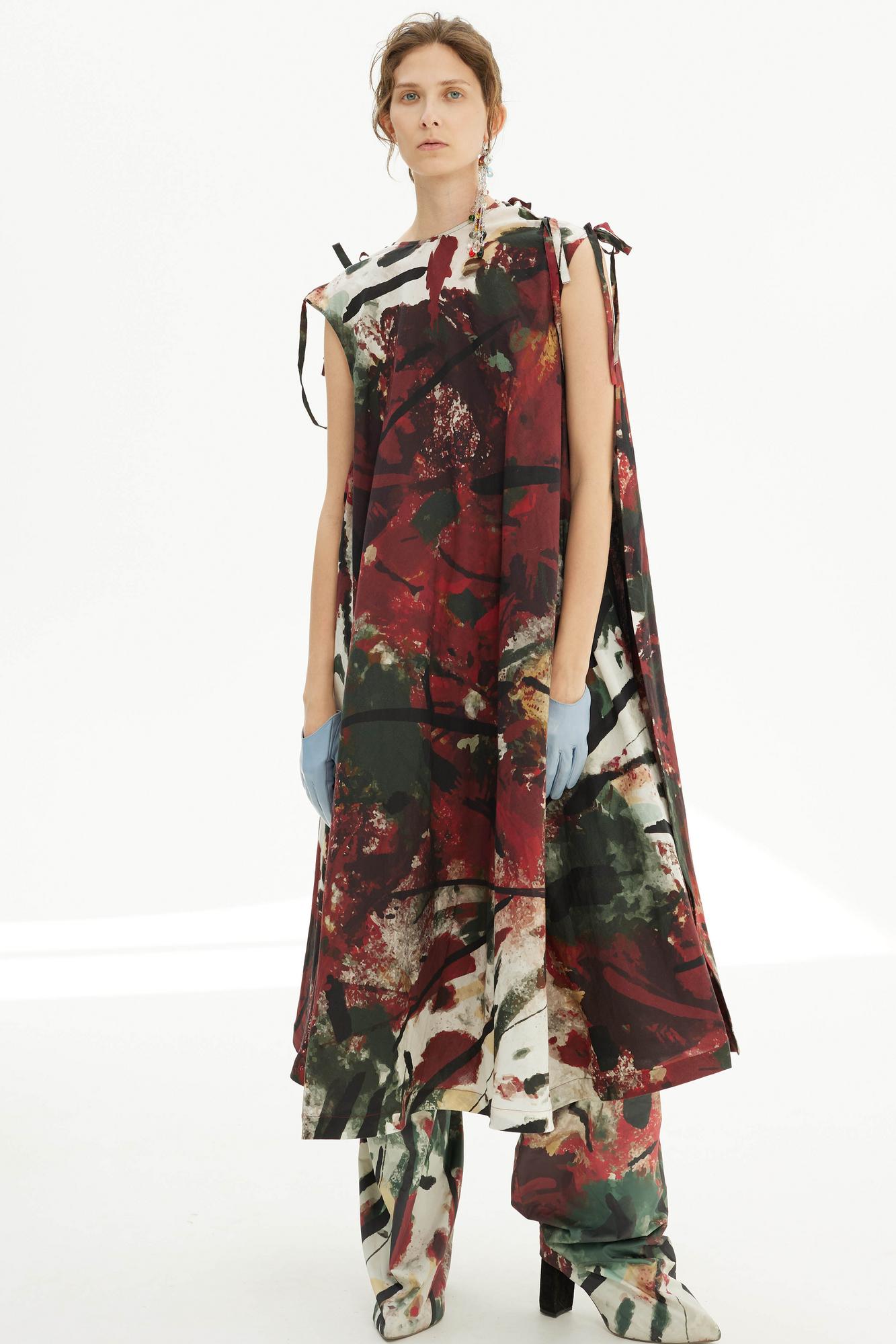 Платье с отлетной спинкой