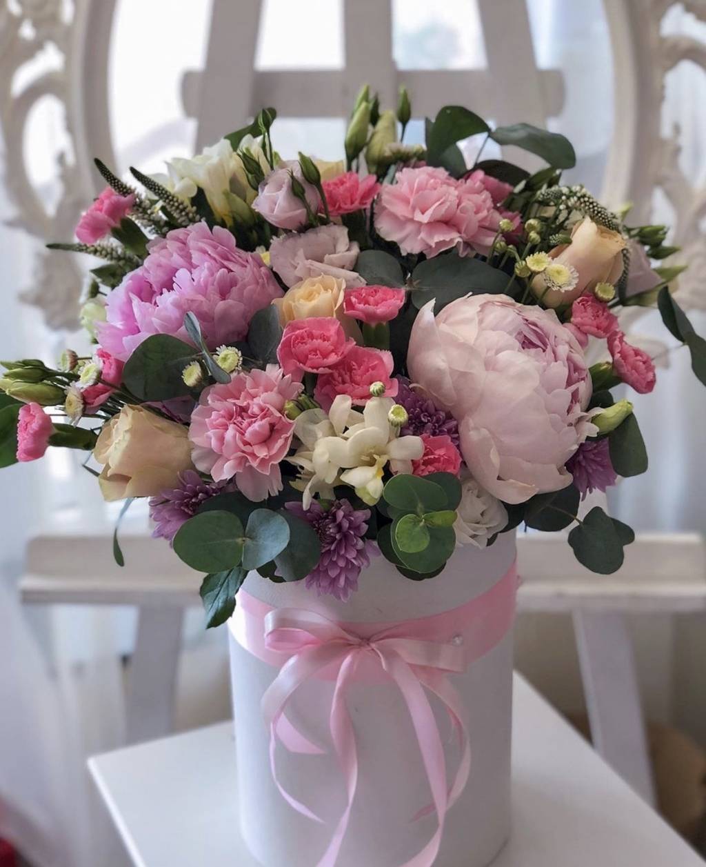 Цветы в шляпной коробке "Мон Амур"