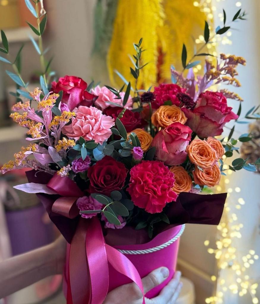 Цветы в шляпной коробке «Ягода малина»