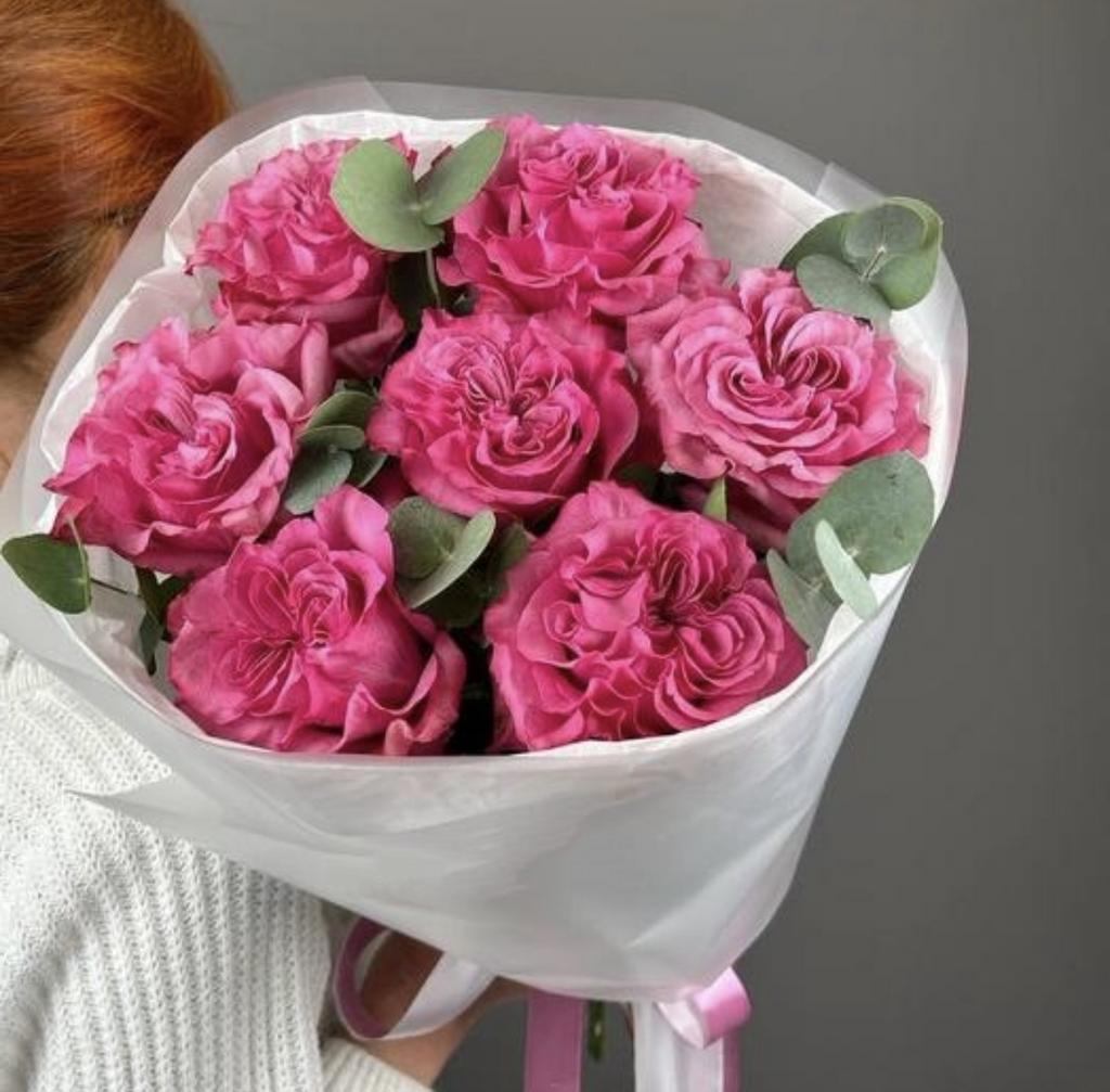 Букет «Country Blues» Пионовидные розы 7 шт с эвкалиптом