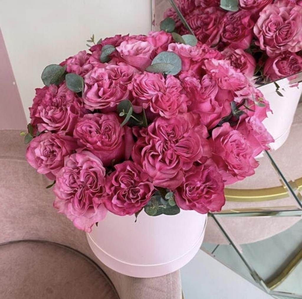 Шляпная коробка с кружевными розами «Country Blues» и эвкалиптом