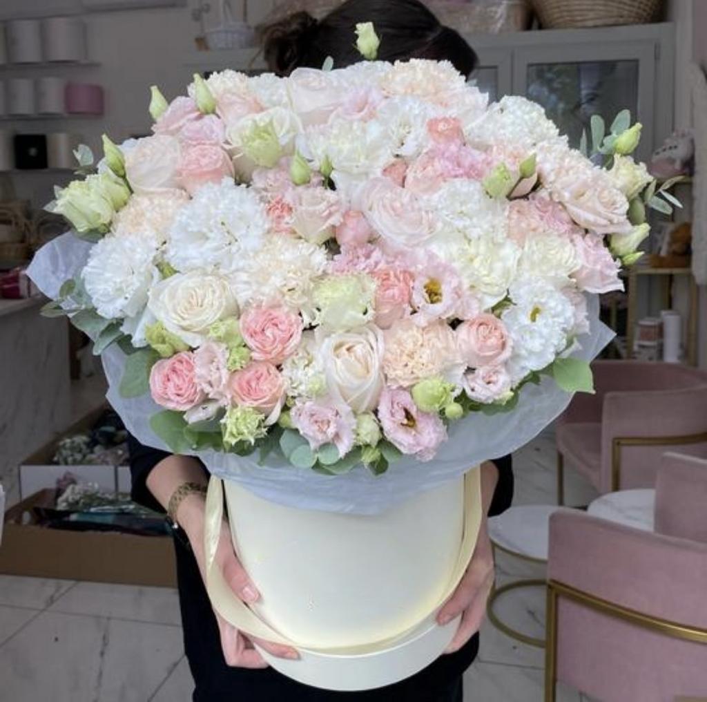 Цветы в шляпной коробке «Розовое облако»