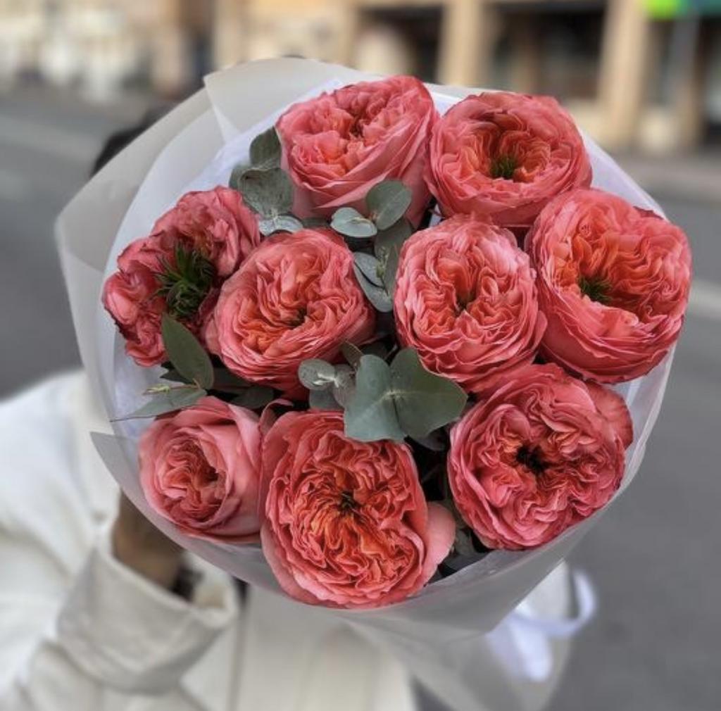 Букет «Mandarin» - пионовидные розы с эвкалиптом