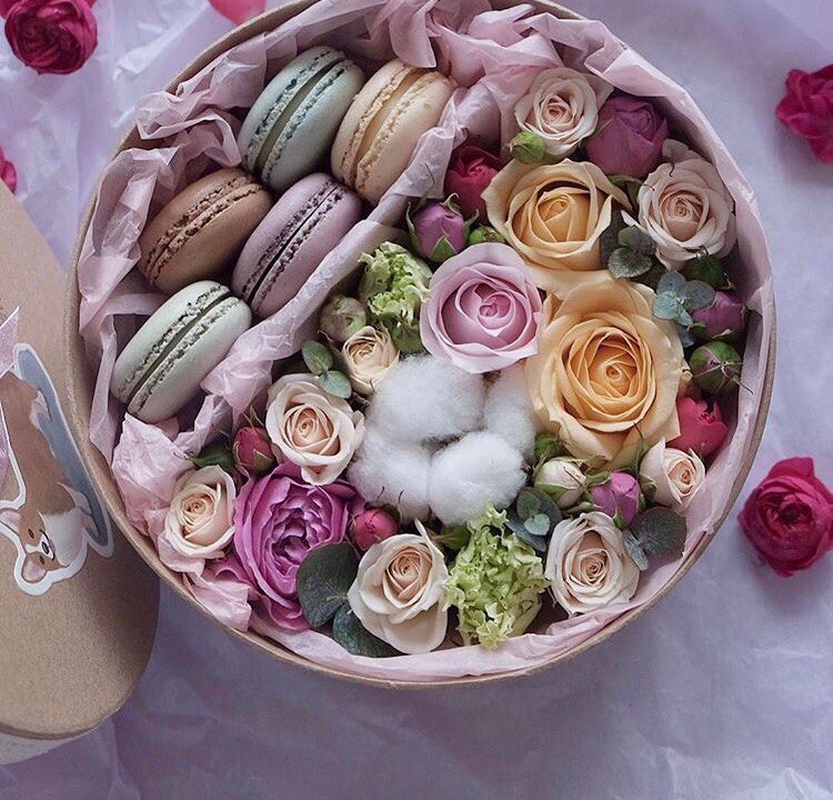 Средняя коробочка "В джазе только девушки"