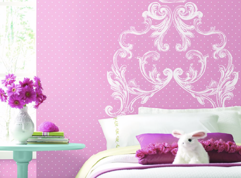 Наклейка на стену