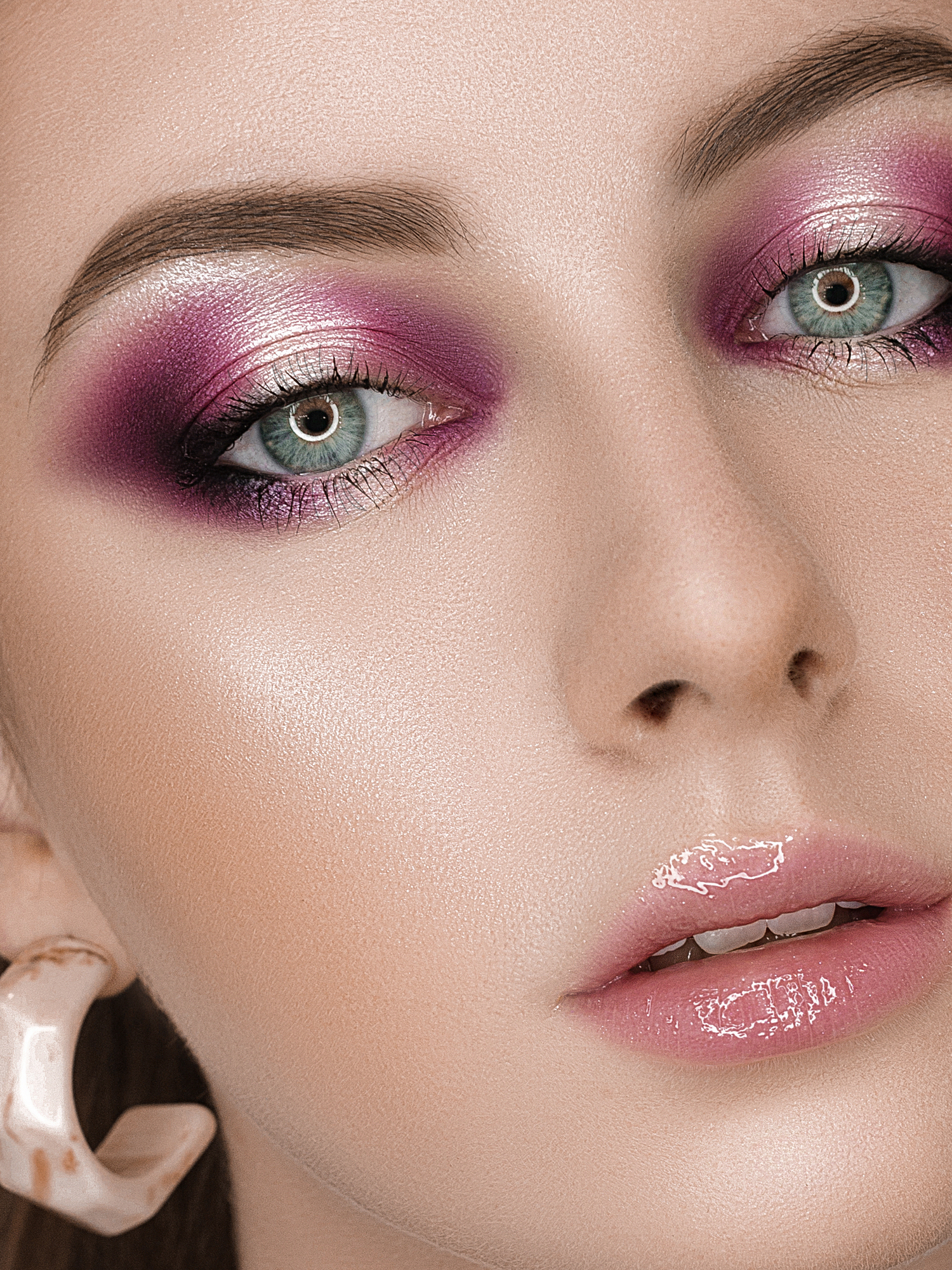 Онлайн-урок "Контрастный макияж в технике "Вертикальная растушевка"