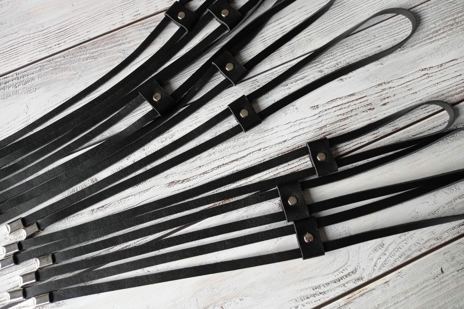 Утяжка с наконечниками. Натуральная кожа. Черный. Никель