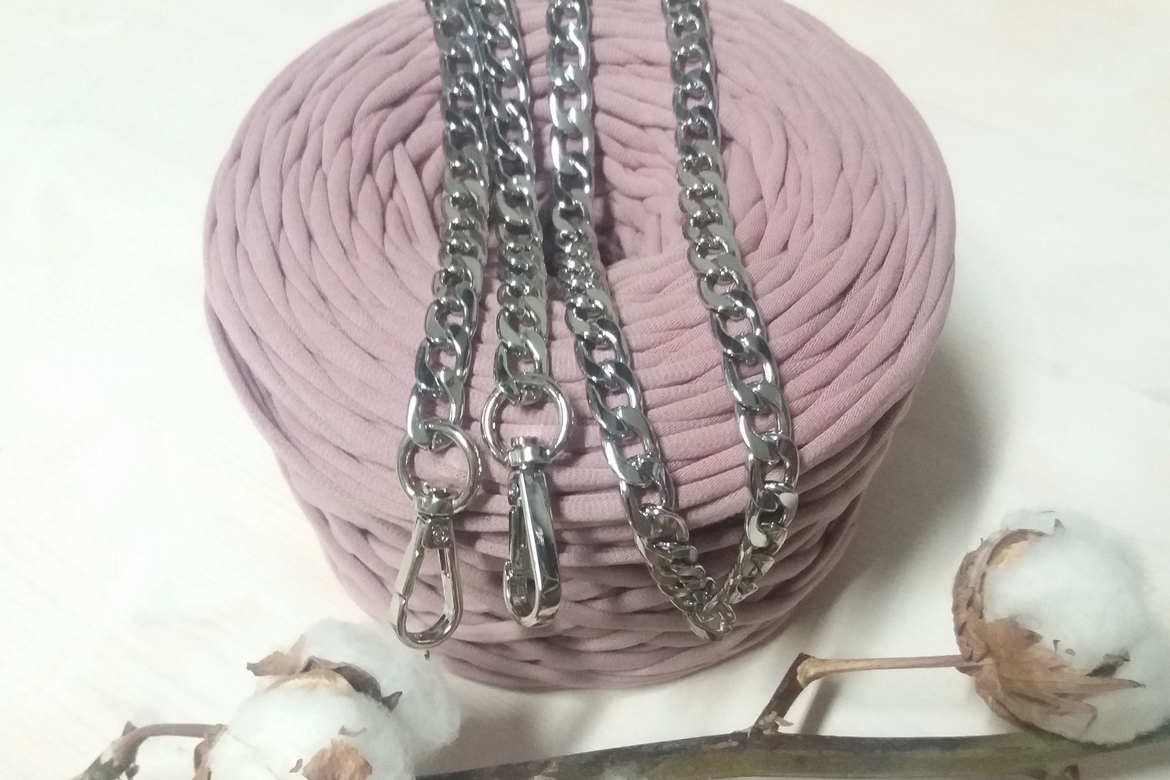 Цепь плоская с карабинами 120 см, ширина 9 мм. Никель