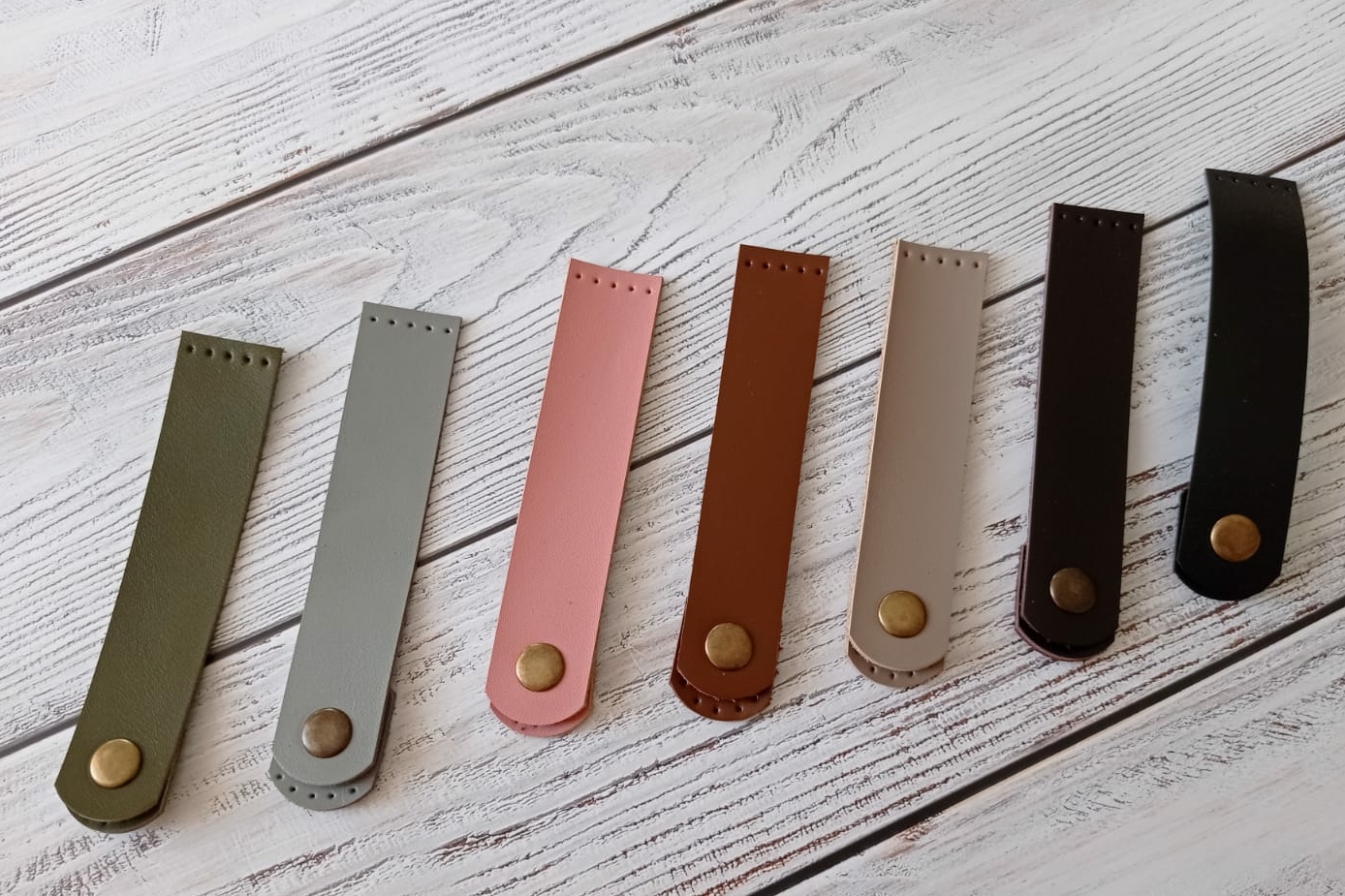 Застежка. Натуральная кожа. Цвет фурнитуры и кожи на выбор.