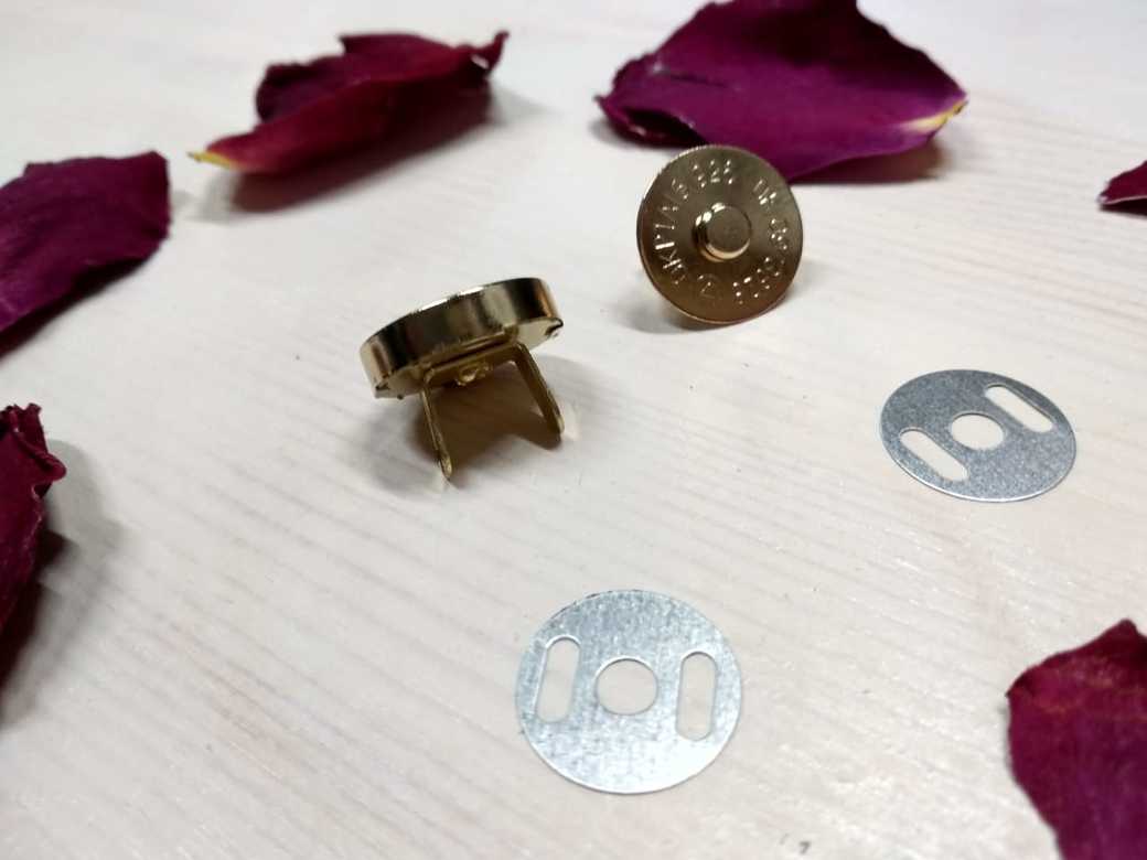 Магнитная кнопка на усиках 18мм. Золото