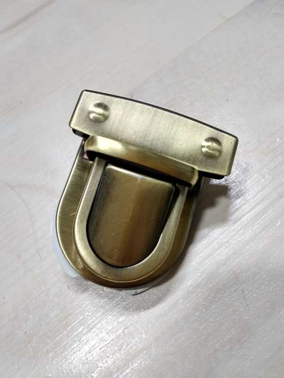 Замок зажимной 43х46 мм. Бронза