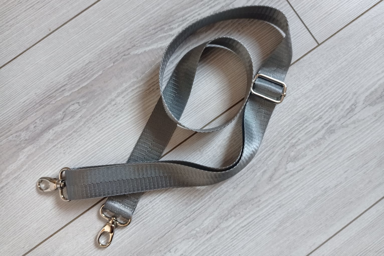 Ремень для сумки с регулировкой 135 см, шириной 3,2 см. Серебро