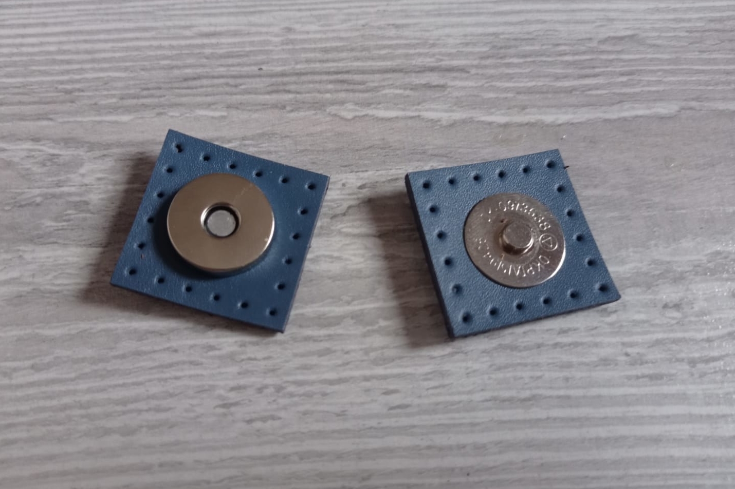 Кнопки на коже. Цвет кожи и кнопок на выбор.