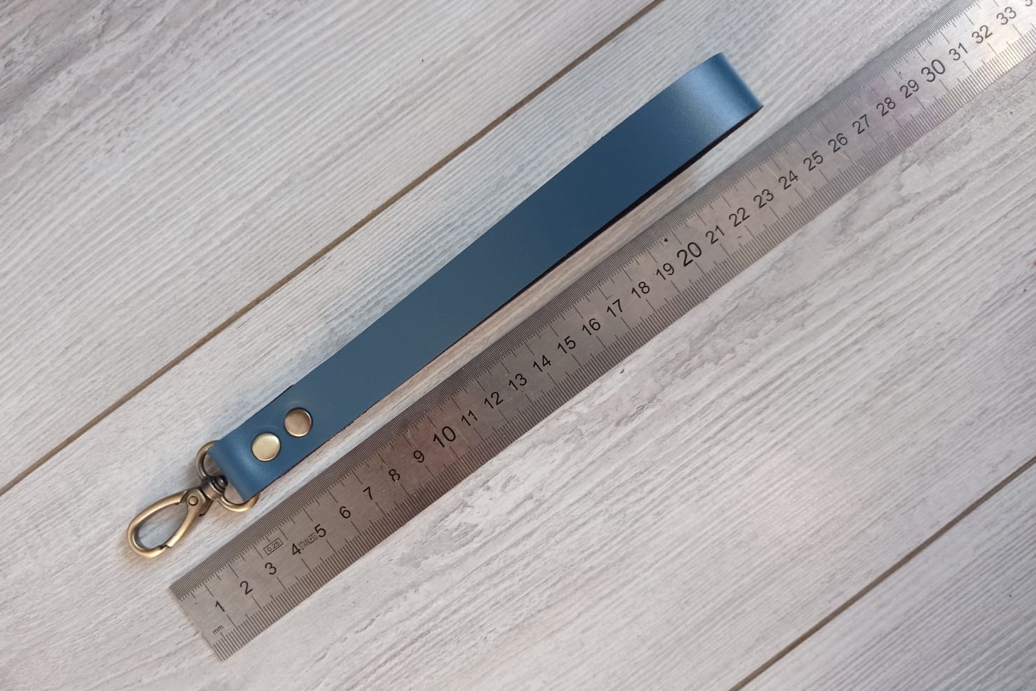 Кистевой ремень, ширина 2 см. Цвет кожи и фурнитуры на выбор