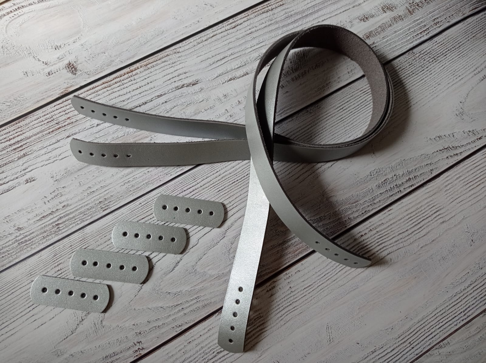 Ручки для вязаной сумки 60х2,2 см - 2 шт. Цвет кожи - серебро. Натуральная кожа