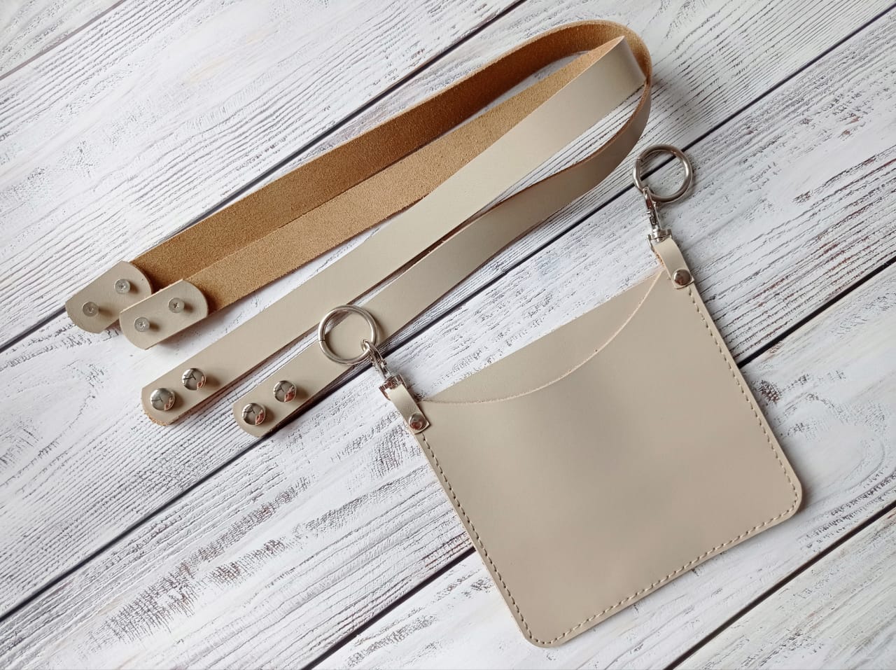 Ручки на винтах с карманом. Цвет кожи на выбор. Цвет фурнитуры - никель.