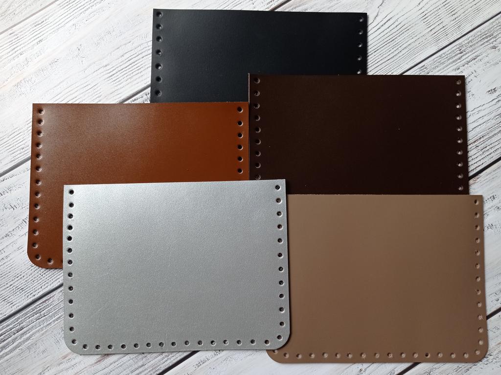 Карман 20х15 см с отверстиями 5 мм. Цвет кожи на выбор