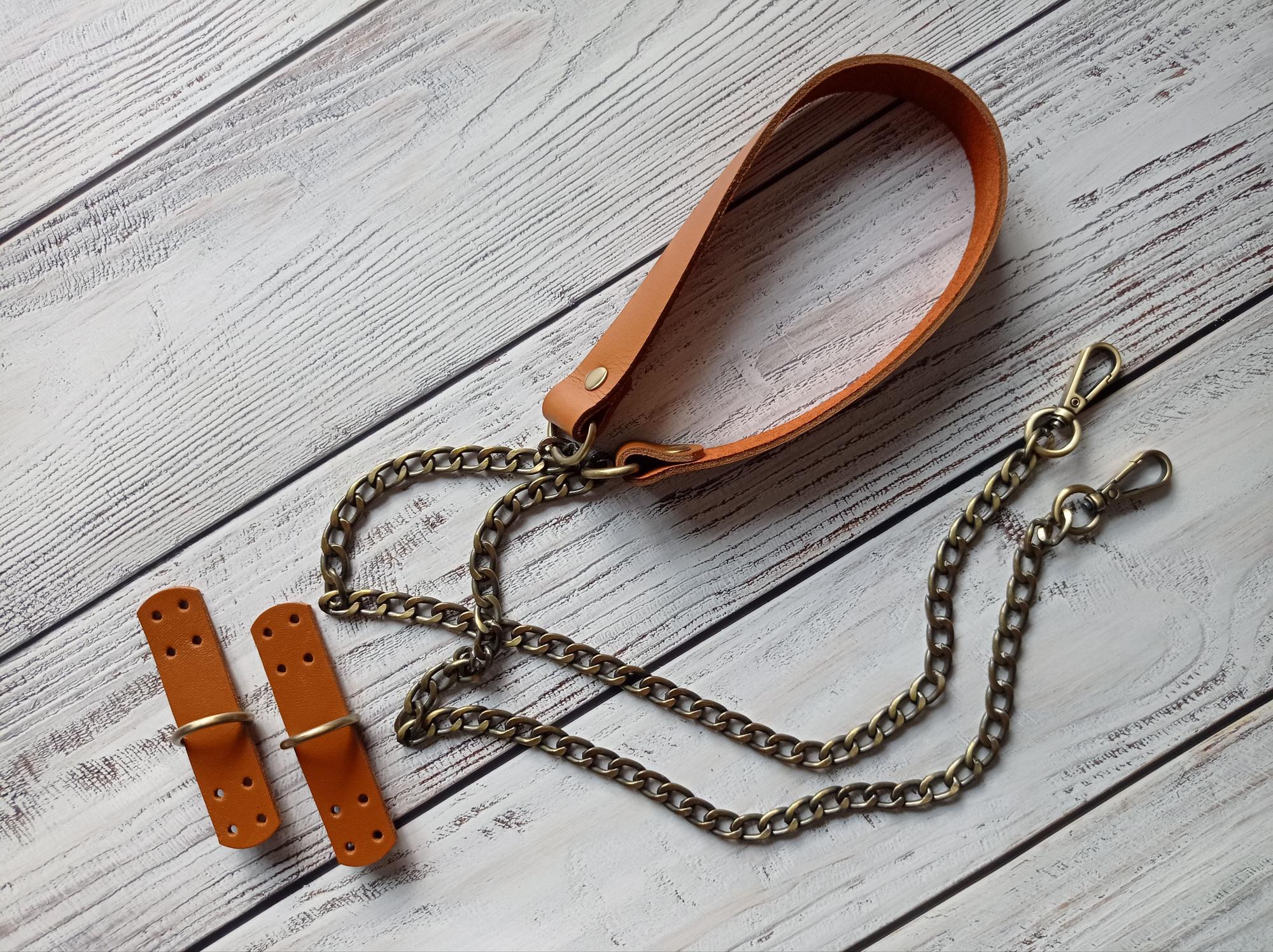 Ремень комбинированный с пришивными ручкодержателями. Цвет кожи - рыжий. Цвет фурнитуры - бронза