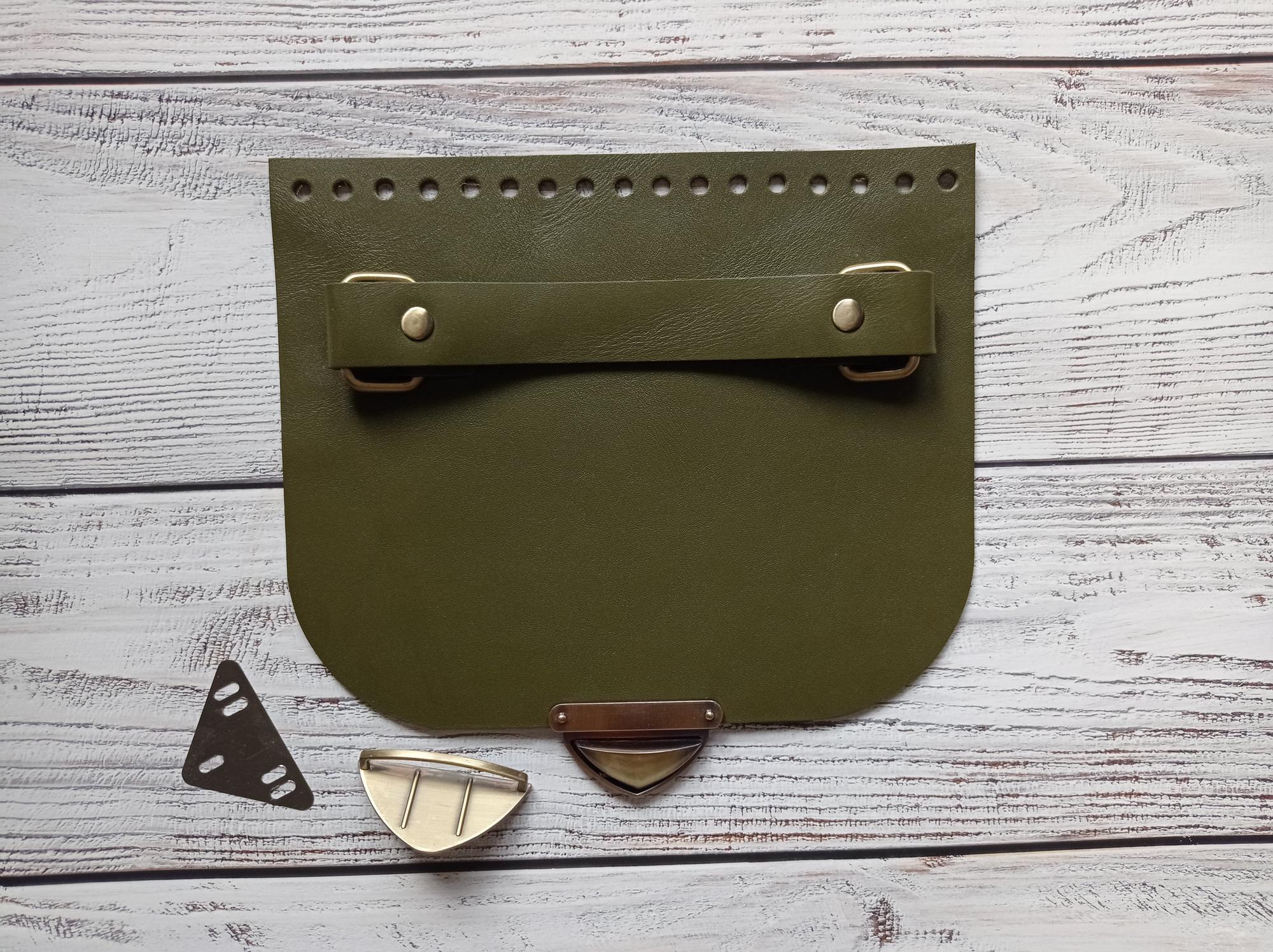 Крышка 20х16 см с замком и ручкой.  Натуральная кожа - хаки. Бронза.